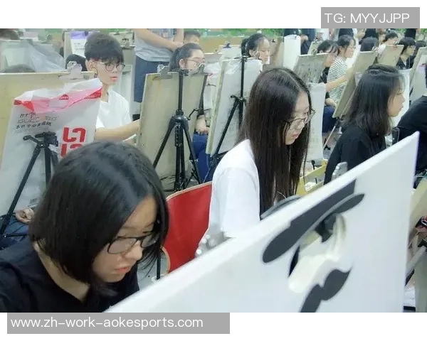 足球场上的激情与梦想素描画展现的青春与活力 足球场上的激情与梦想素描画展现的青春与活力